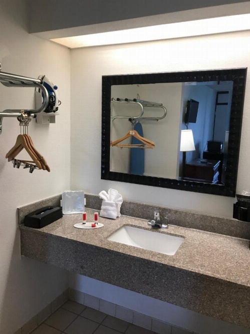 Days Inn by Wyndham Kissimmee FL image 15