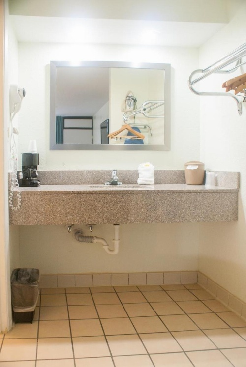 Days Inn by Wyndham Kissimmee FL image 24